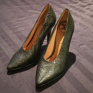 MODERN VINTAGE WOMANS HEELS SIZE 6 NEVER WORN